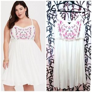 TORRID Plus White Embroidered Floral Dress